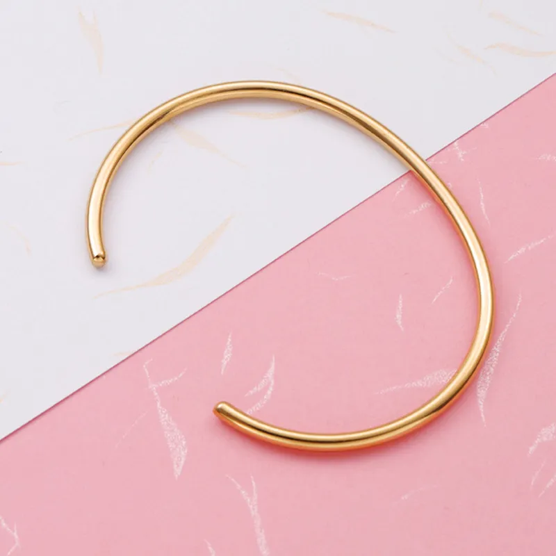 Bracciale rigido aperto alla moda in acciaio inossidabile placcato oro di alta qualità per le donne_voghion.com
