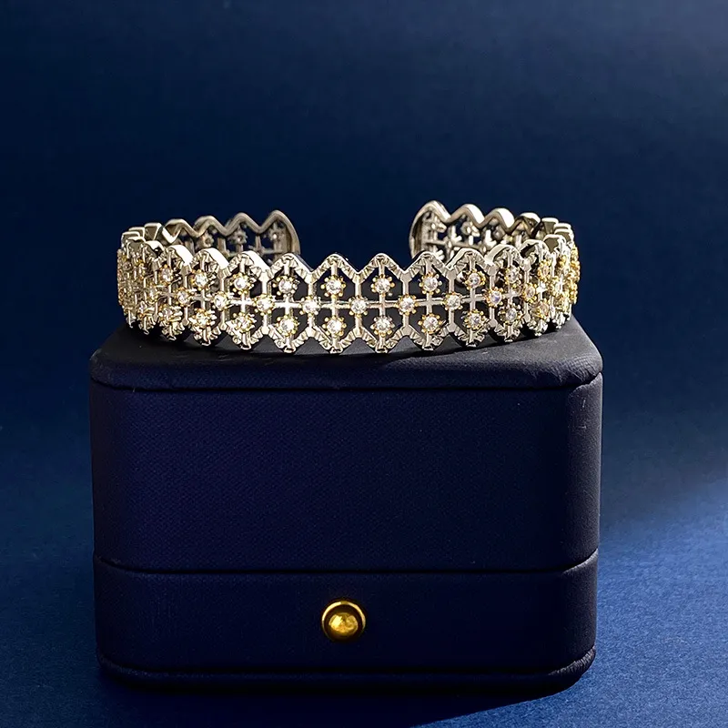Italy Hollow Clover Designer Bangle Bracelet For Women Sier Bling Lace Sparkling Dia Gold Plated Retro Vintage C_voghion.com