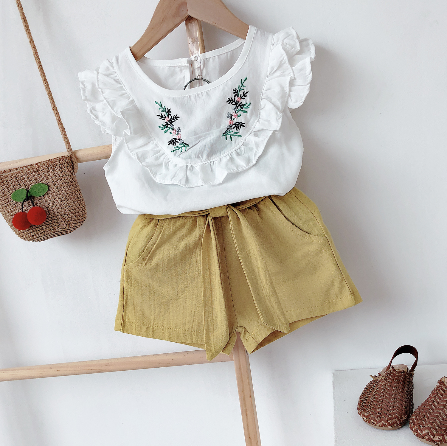 Camicia a fiori ricamati per ragazze nuove per mamma e bambini + set di pantaloncini Camicia per bambola con bordo in legno per bambini Set di due pezzi_voghion.com
