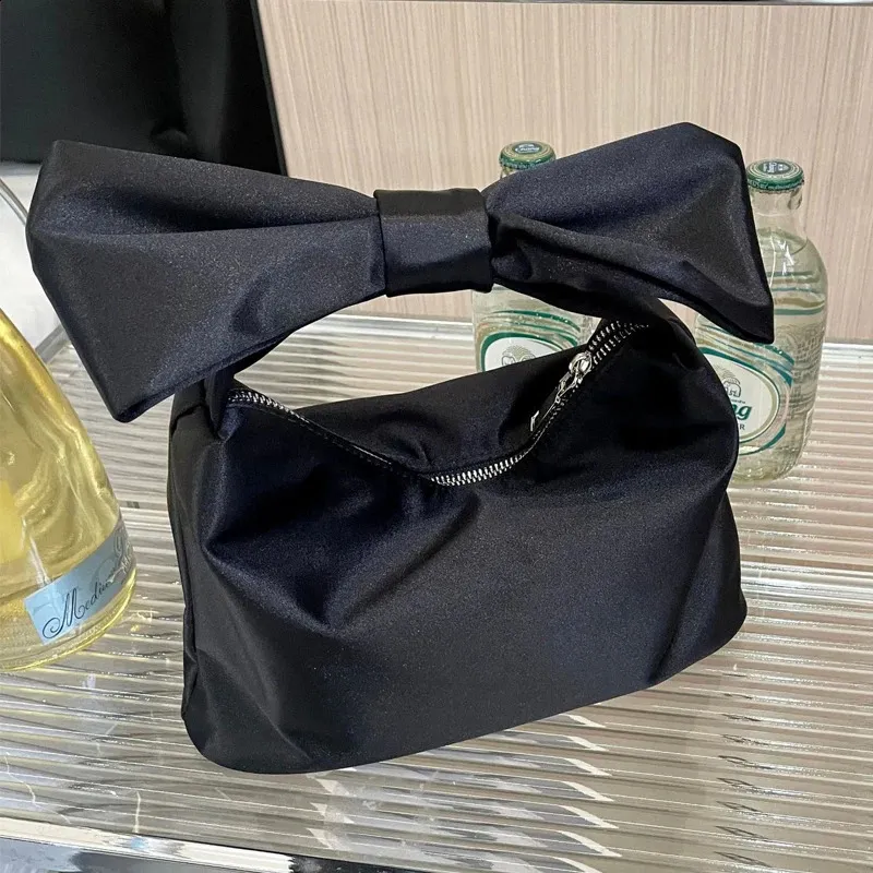 Borsa a mano donna con fiocco borsa a polso quadrata in raso_voghion.com