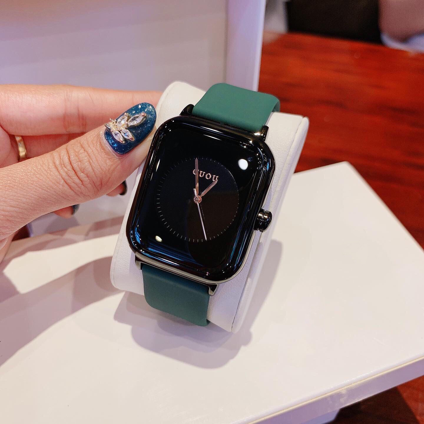 Nouvelle montre pour femme GUOU Nouvelle montre simple pour femme avec bracelet en silicone Montre de sport tendance pour femme