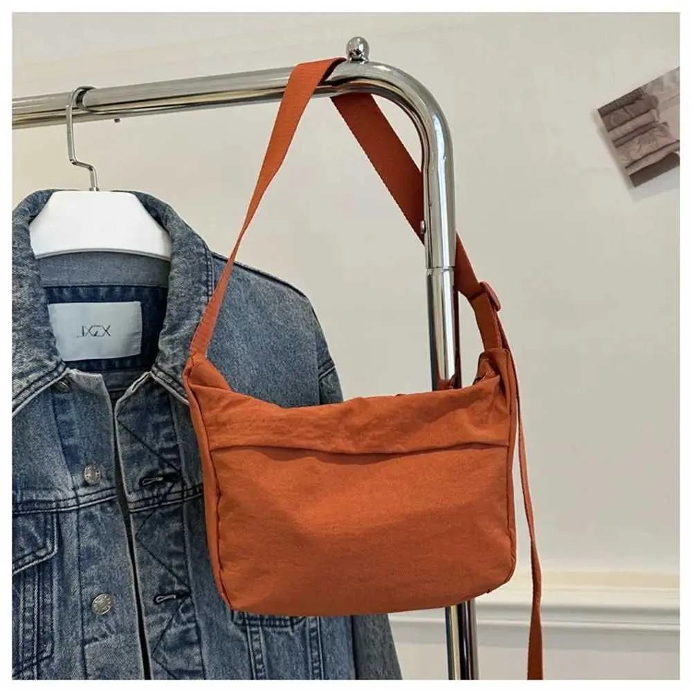 Simple Large Capacity Shoulder Messenger Crossbody Bag For Women_voghion.com