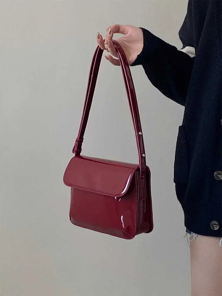 Weinrot PU Unterarm 2023 Neue Damen Vintage Lack Leder Glänzende Schnalle Einzelne Schulter Tasche Elegante Crossbody Ba241210_voghion.com