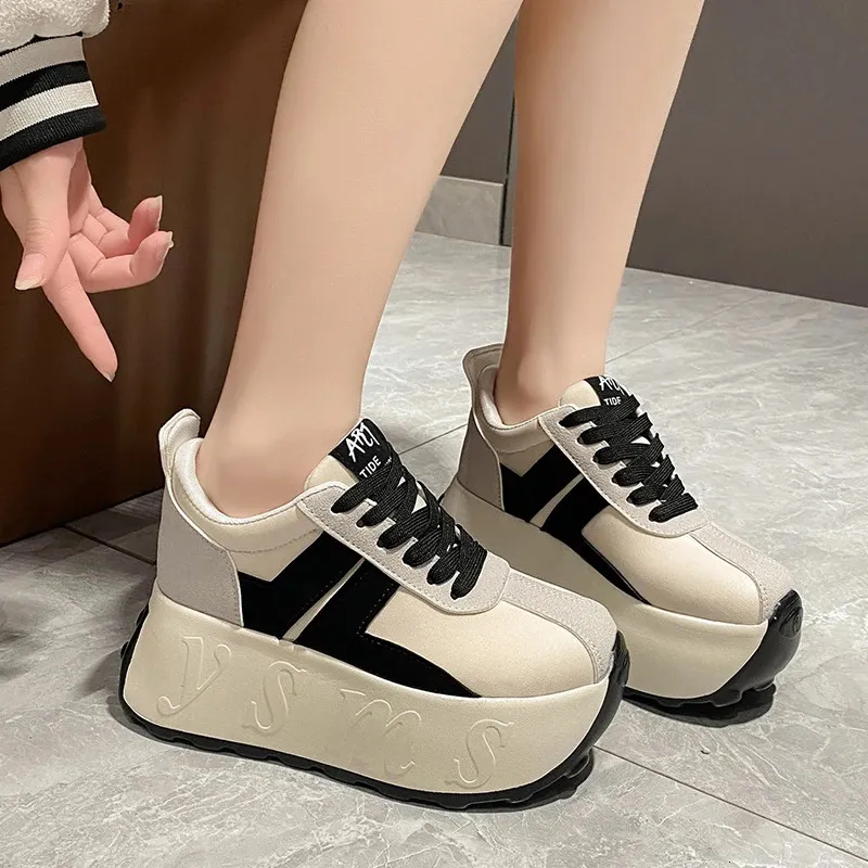 Scarpe sportive casual da donna con tacco alto da 7,5 cm, con zeppa e plateau, in pelle, bianche, comode e robuste_voghion.com