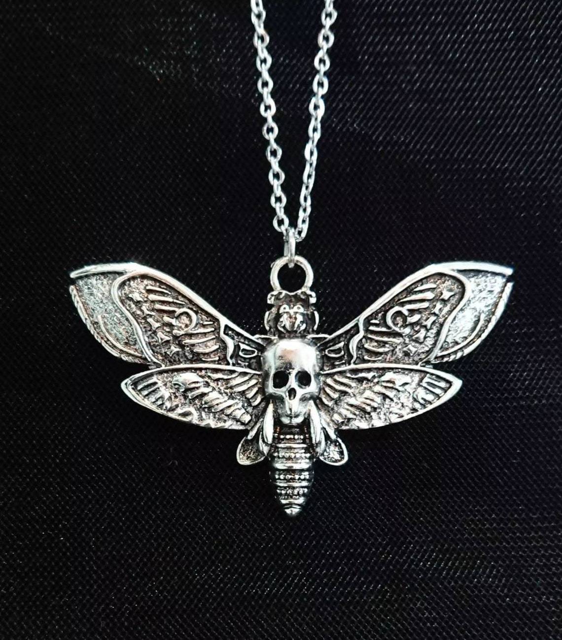 Bijoux et accessoires Collier pendentif sphinx argenté et blanc style gothique_voghion.com