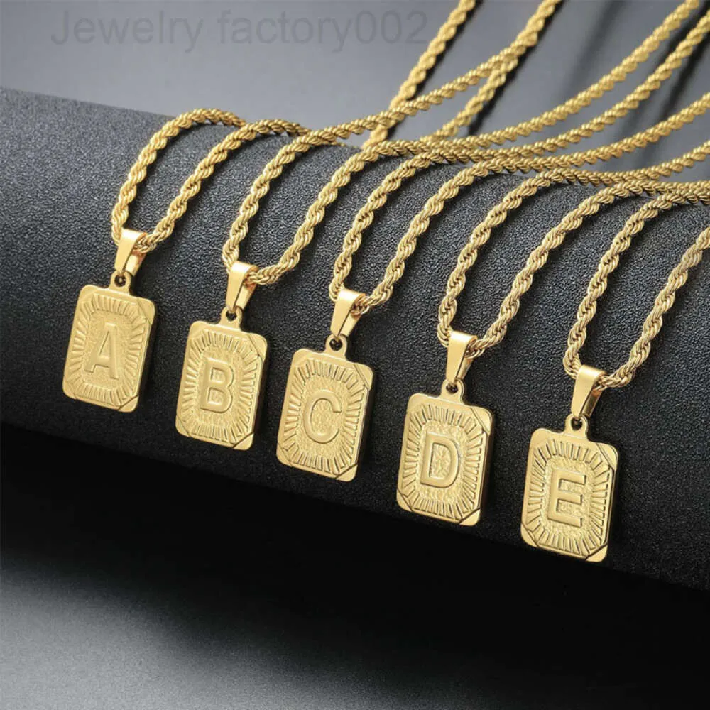 Collana con iniziale in acciaio inossidabile placcato oro, con catena a corda intrecciata, da uomo, quadrata, con alfabeto da 26 lettere_voghion.com