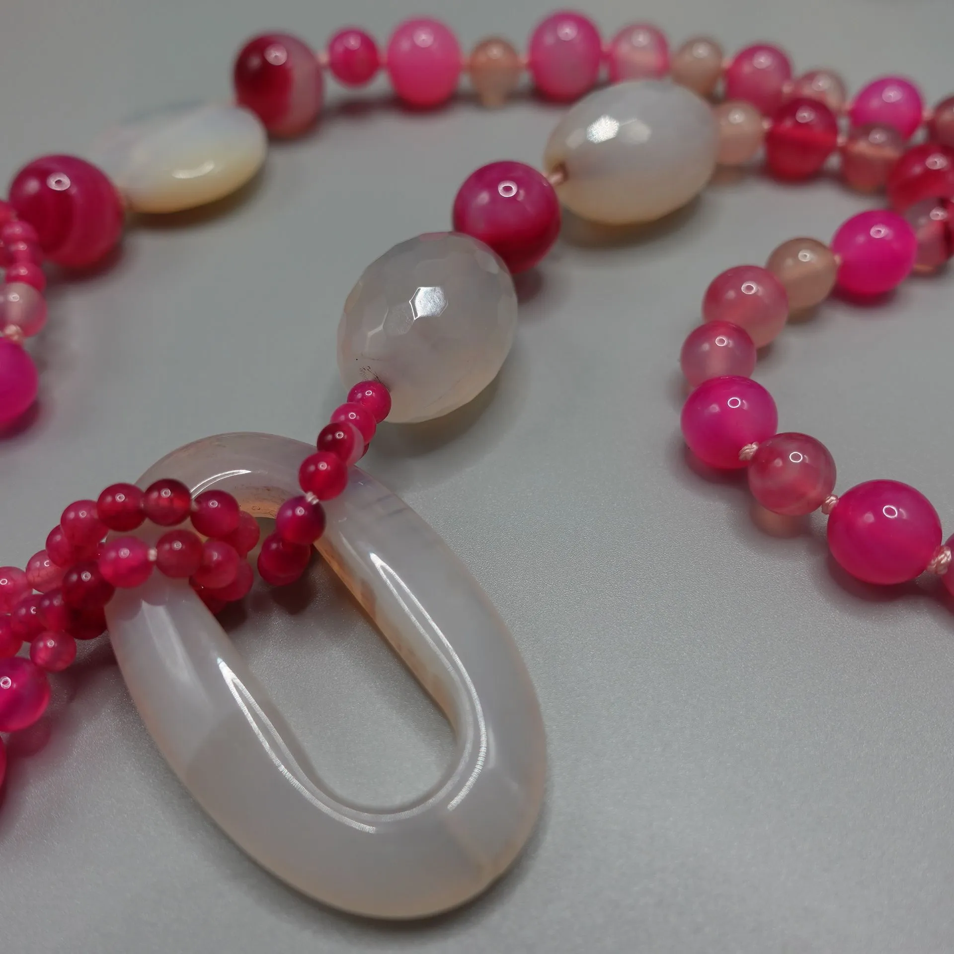 Ketten mittelalterliche Vintage natürliche Achat-Halskette mehrschichtig übertriebene Rose rot dreischichtige Kunst Jade_voghion.com