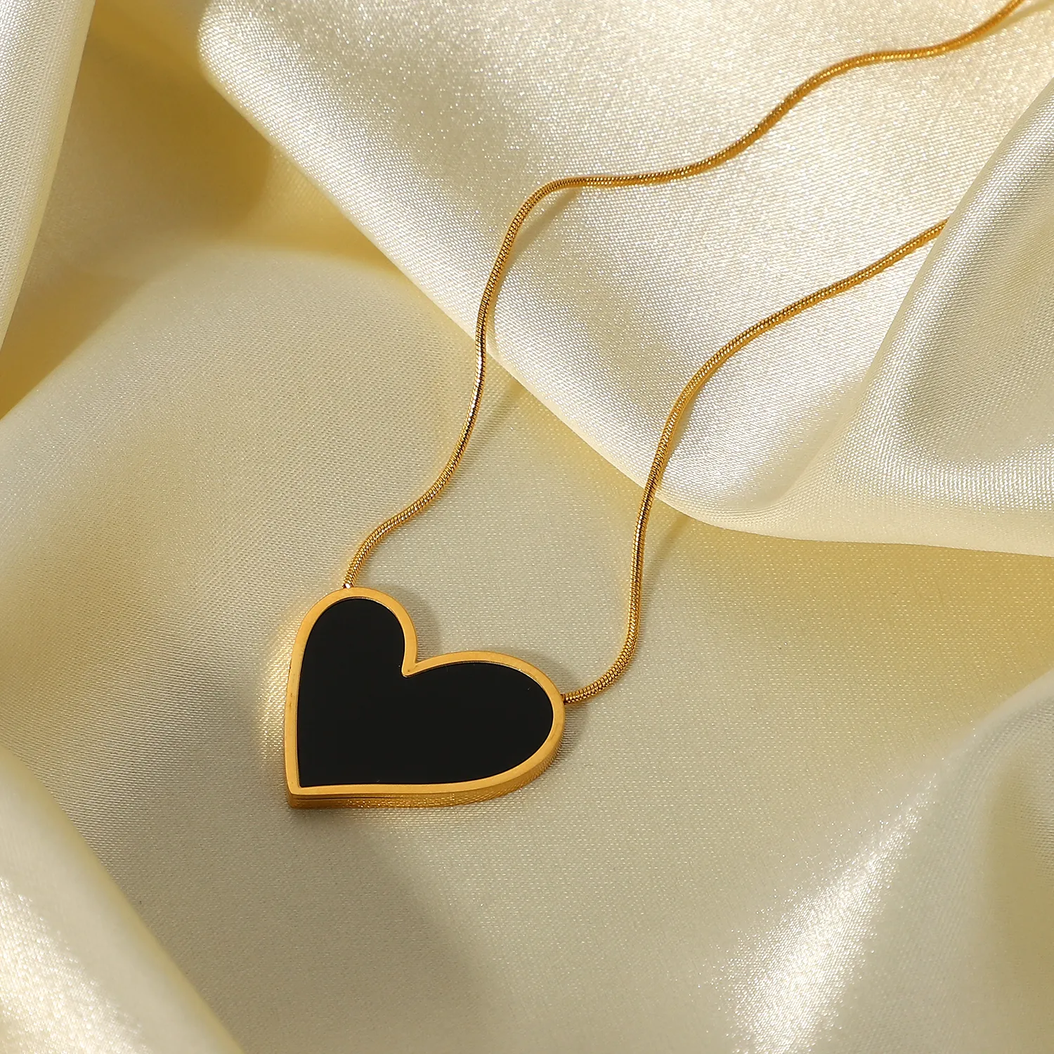Catene Stile Vintage Placcato Oro Nero Cuore Irregolare Collana Regalo Acciaio Inossidabile Smalto Pendente Per Le Donne_voghion.com