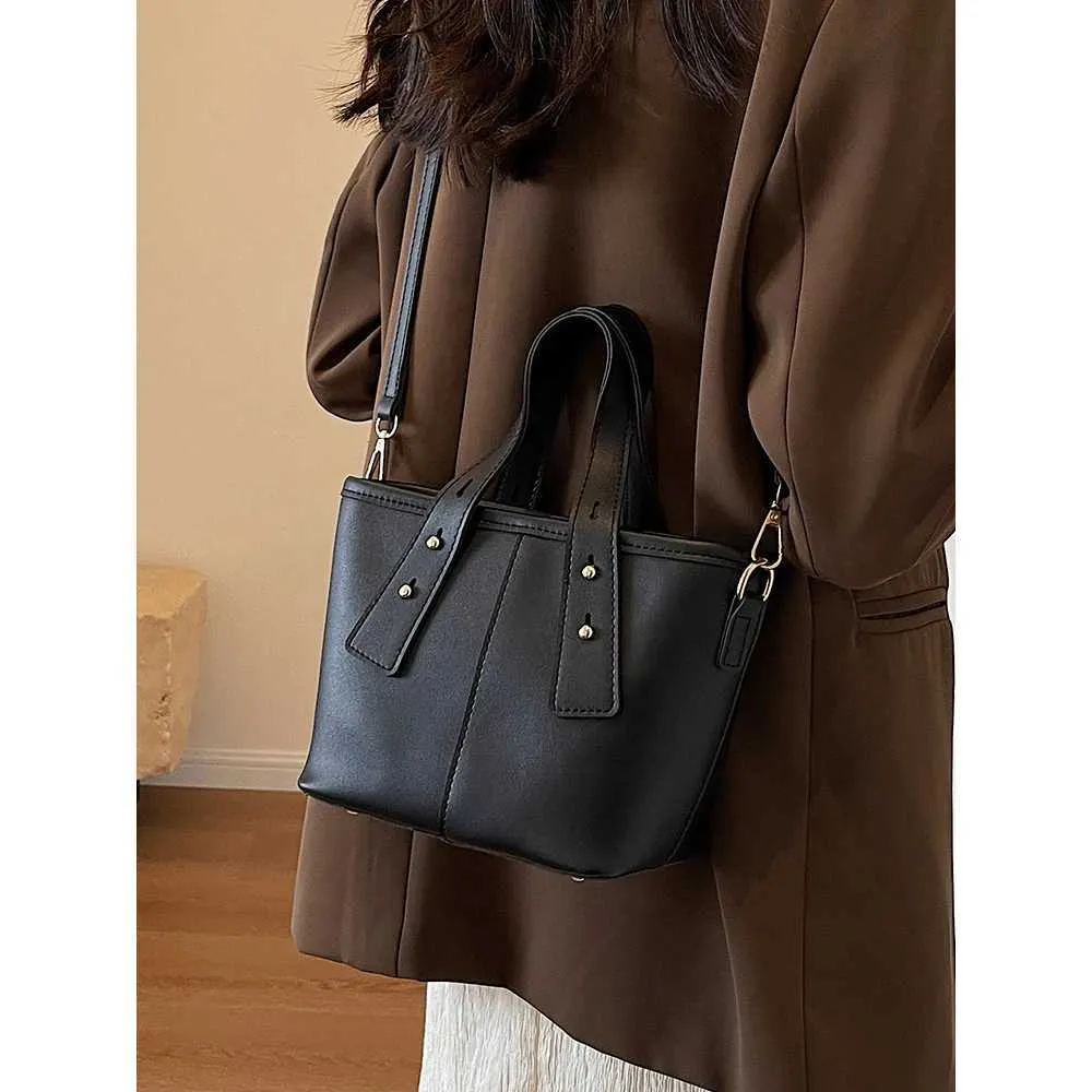 Retro Women Pu Leather Bucket Solid Soft Large Capacity Female Crossbody Bag All-match Lady Commute Messenger Shoulder_voghion.com