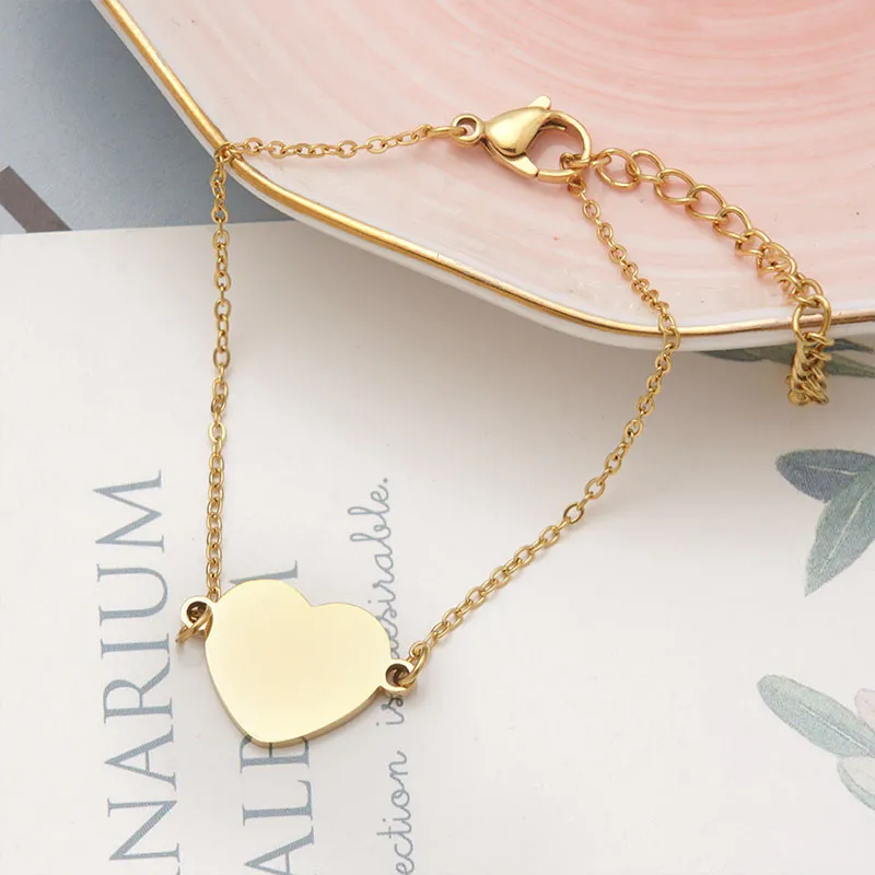 Pulseiras de charme Pulseira de coração personalizada personalizada para mulheres Pingentes de aço inoxidável Joias gravadas_voghion.com