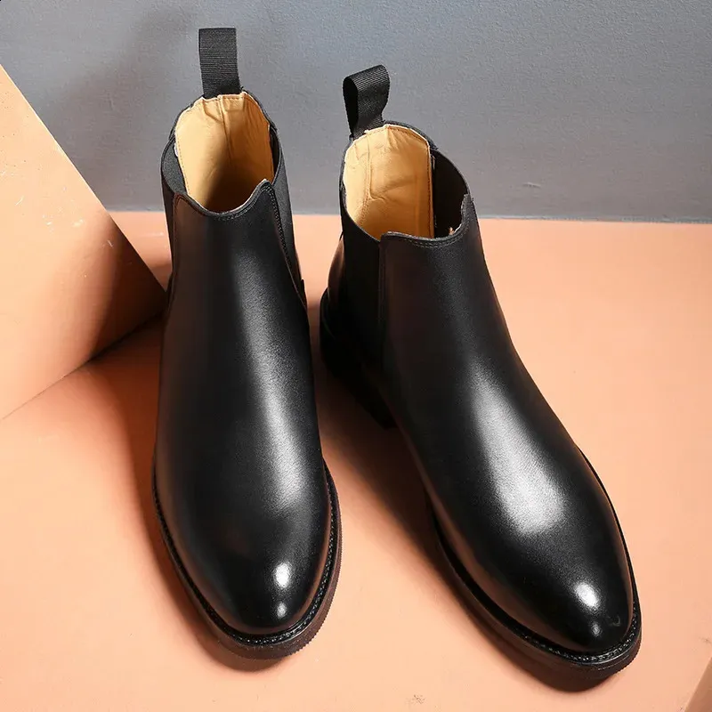 Bottes classiques rétro en cuir véritable pour hommes, chaussures montantes décontractées de style britannique à la mode à la cheville pour hommes 240830_voghion.com