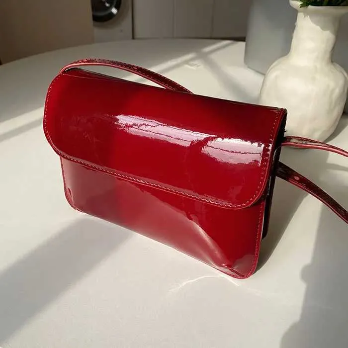 Portafoglio piccolo quadrato alla moda in pelle verniciata rossa retrò e borsa a mano semplice da donna con tracolla Y241216_voghion.com