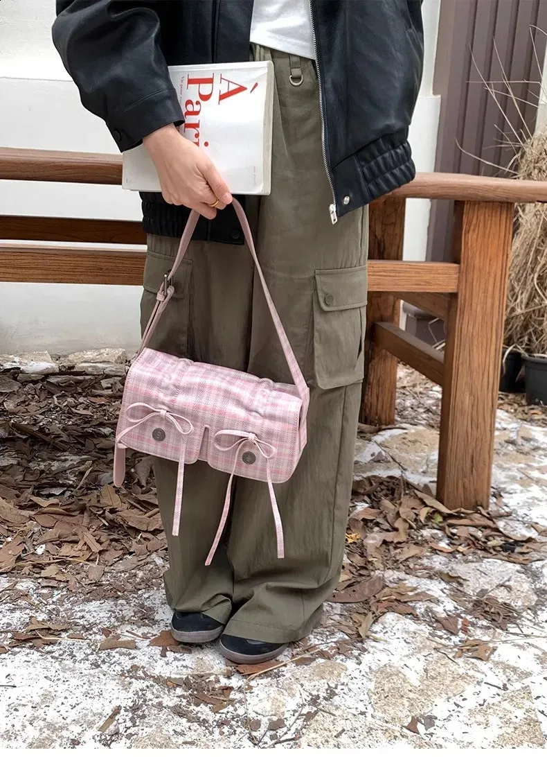 MBTI Plaid Pink Damen Schultertasche Plissee Lässig Süße Niedliche Mode Lederhandtasche Literarische Exquisite Achseltasche 240827_voghion.com