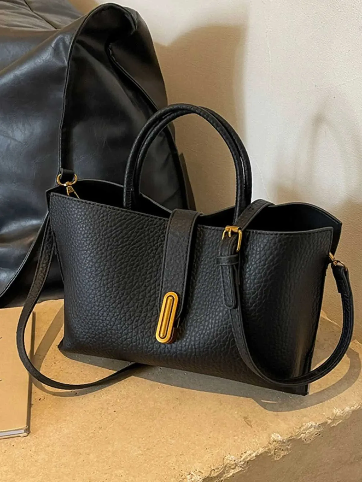Clássico Preto PU Grande Capacidade 2024 Feminino Alta Qualidade Requintado Fivela de Fecho Bolsas Crossbody Casual Versátil_voghion.com