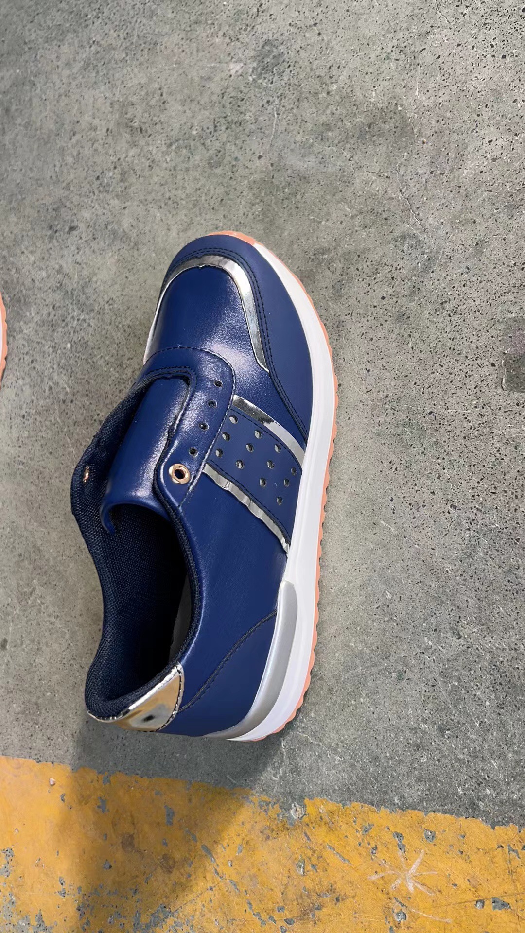 Sports shoes women's large size thick bottom color matching  casual low top sports shoes in stock_voghion.com