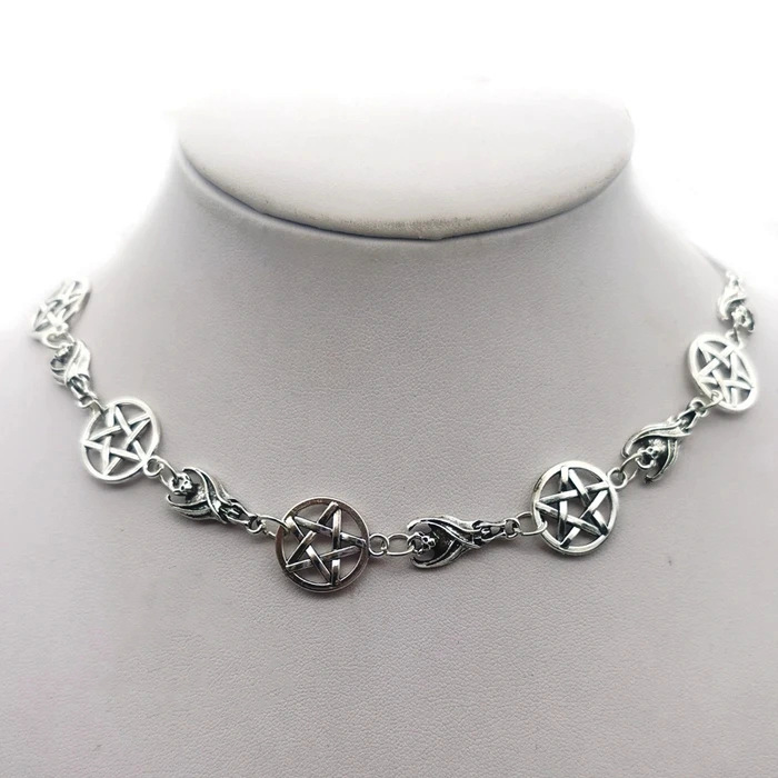 Collane Nuova collana con pentagramma e pipistrello_voghion.com