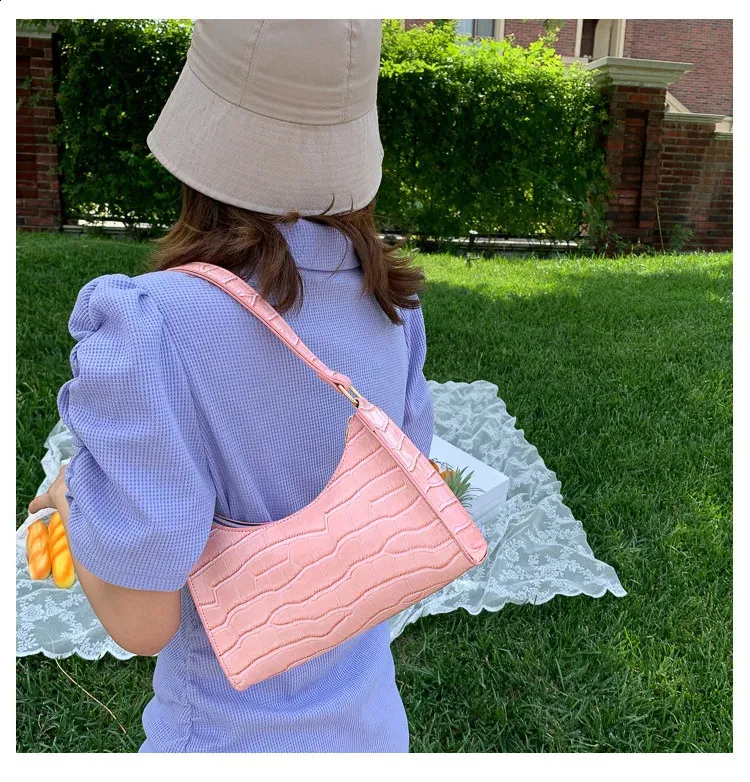 Fashion Exquisite Shopping Bag Retro Casual Tote Shoulder Bags Female Leather Solid Color Chain Handbag for Women 241120_voghion.com