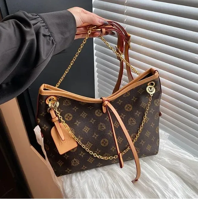 Classic Designer Shoulder Bag For Women With Chain And Mini Wallet_voghion.com