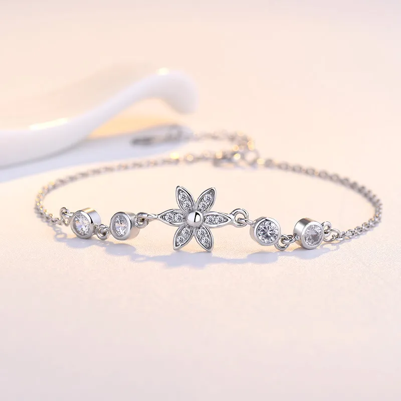 Bracciale charm fiori in cristallo regalo elegante_voghion.com