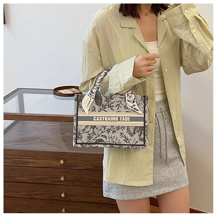 Freies Verschiffen 2025 Designer Umhängetaschen für Womans Handtasche Klappe Frauen Messenger Crossbody Gedruckt Stickerei Tasche_voghion.com