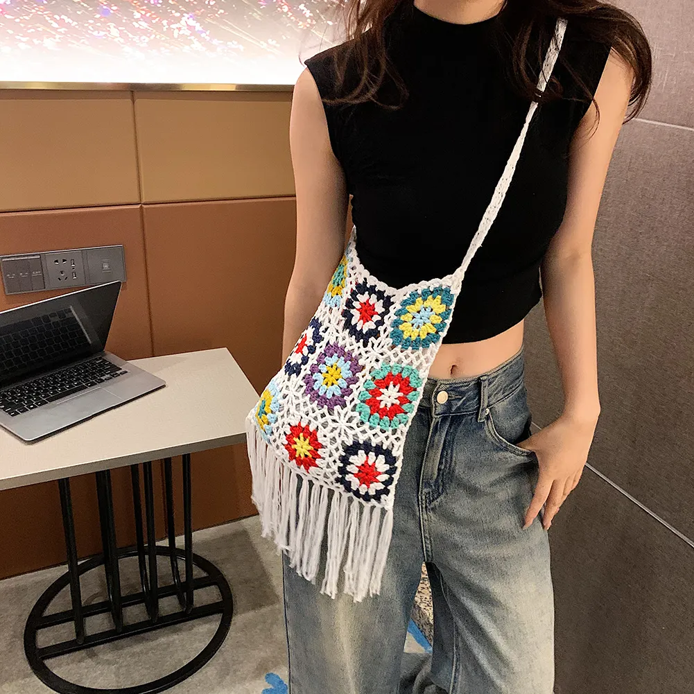 Borsa a tracolla da donna in maglia a traliccio con nappa, stile etnico, bohémien, morbida e traforata, intrecciata_voghion.com