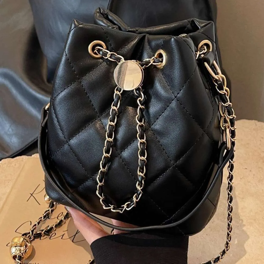 2024 Neue Damen Handba Crossbody Ba Kette Innovatives Design Mode Vielseitig Natürlicher Minimalistischer Stil Kostenlos_voghion.com