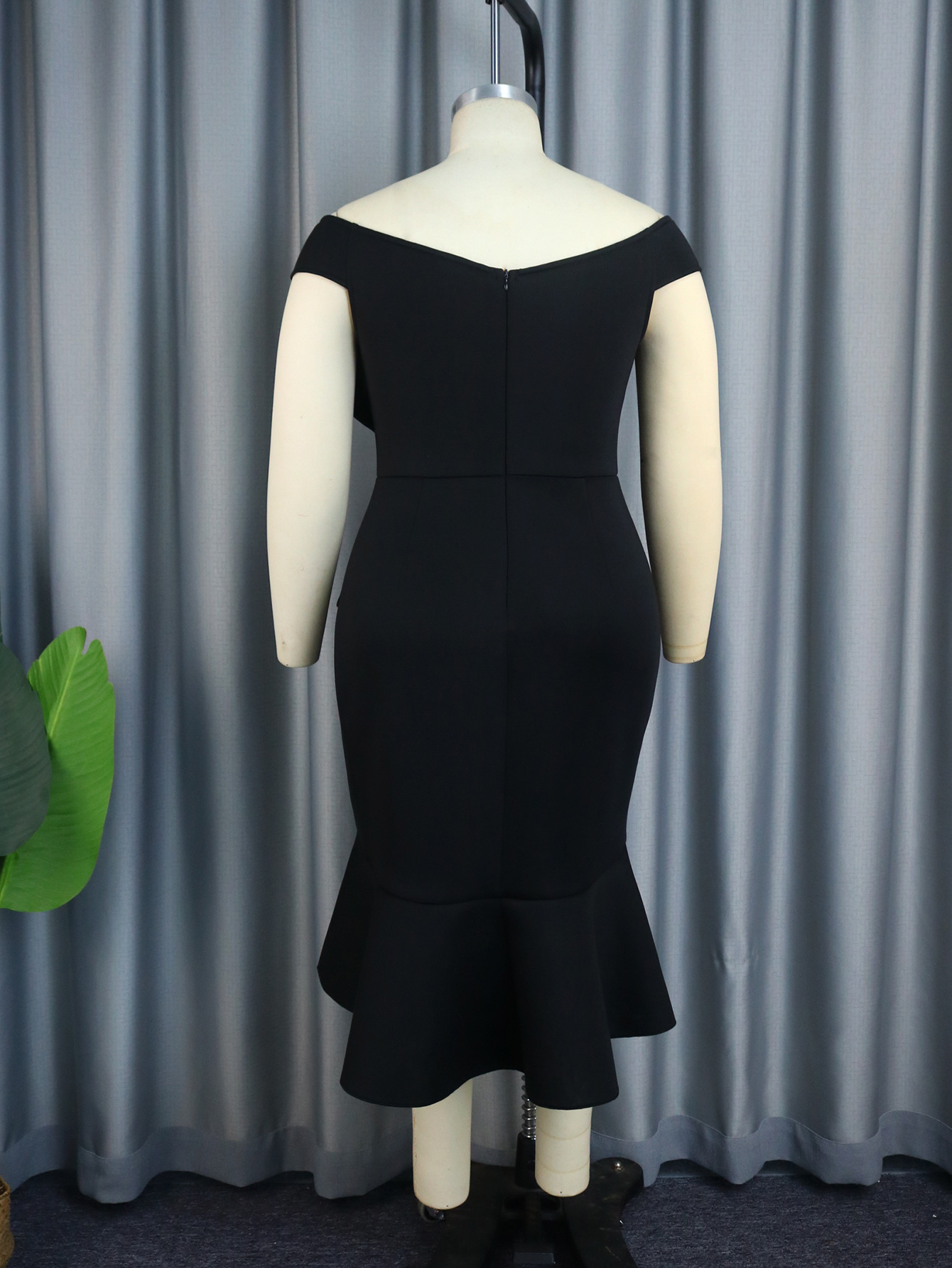 Robe licou avec col à épaules dénudées, robe de banquet sexy à bordure croisée_voghion.com