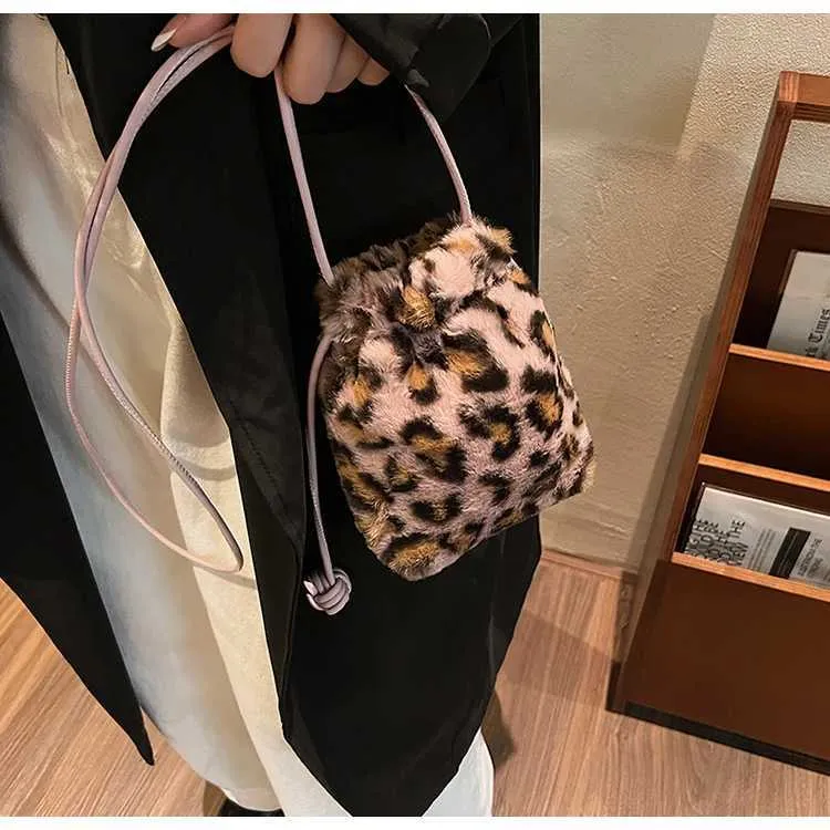 Borsa a secchiello leopardata da donna borsa a tracolla in velluto_voghion.com