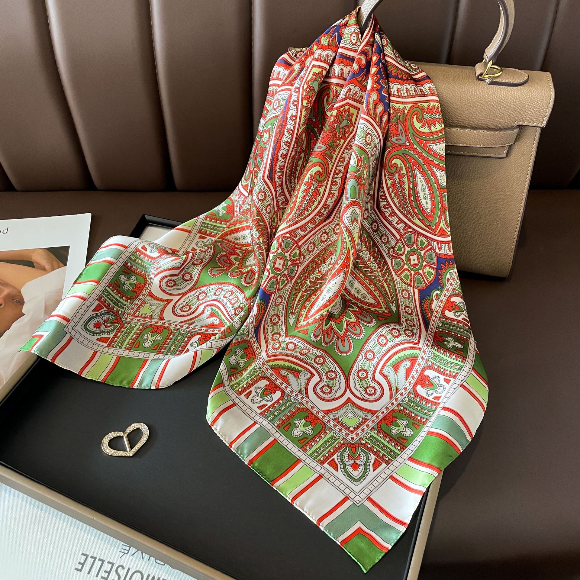 Sciarpa decorativa piccola a scialle da donna in raso quadrato di seta coreana con fiore pianta coreana di nuovo stile 70 cm_voghion.com