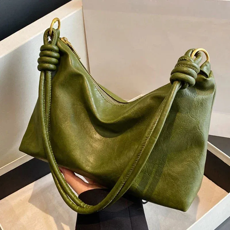 modische hochwertige Umhängetasche aus weichem Leder mit geometrischer Struktur und breiter Schulter 240823_voghion.com