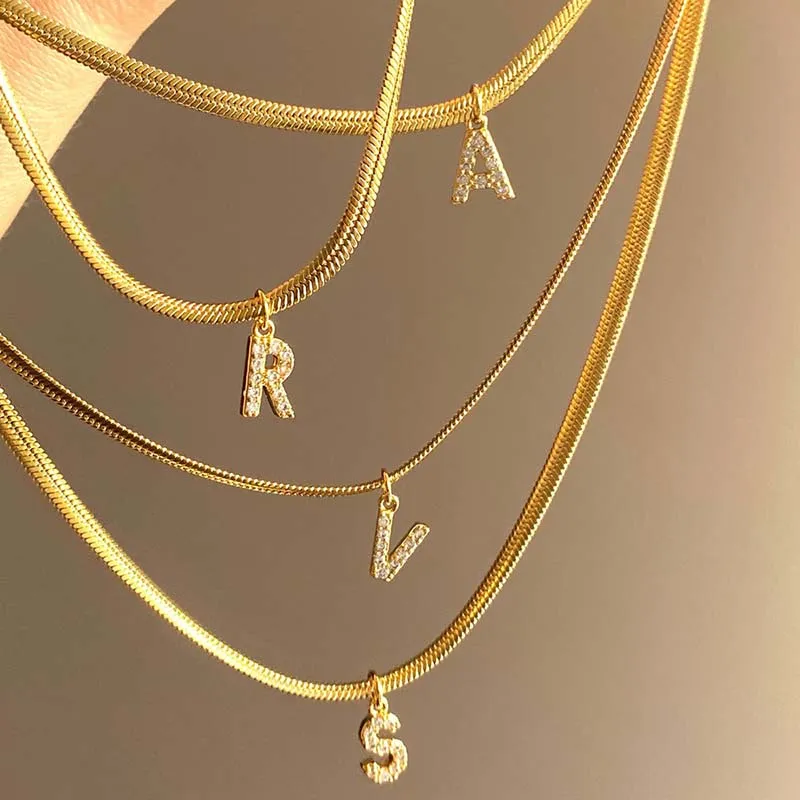 Buchstaben-Anfangsketten Gold Alphabet eingelegter Diamant Designerschmuck Frauen benutzerdefinierte Anhänger Halskette Schmuck_voghion.com