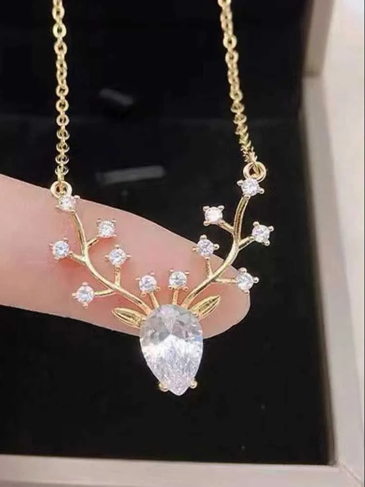 Elk Pendant Necklace - Exquisite High-end Gold Temperament Jewel_voghion.com