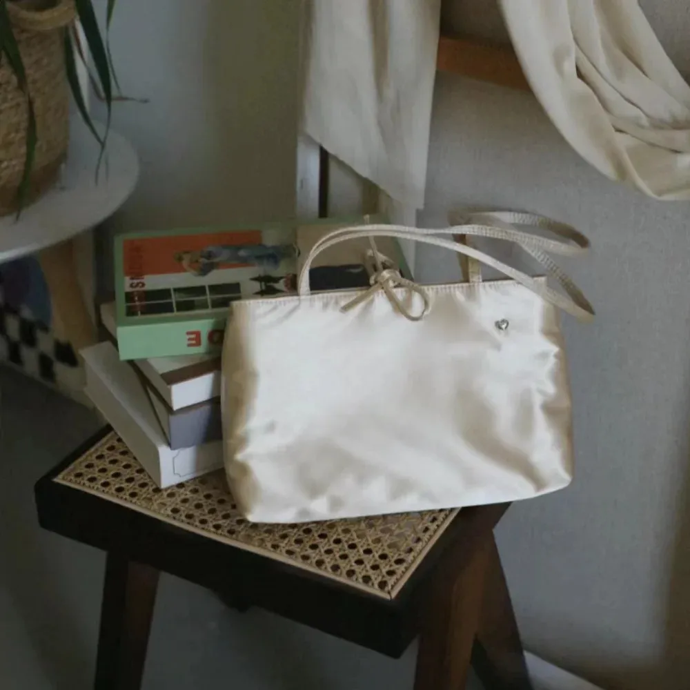 Einfarbige Vintage Satin Handtasche Lässige Stoff Bowknot Elegante Damen Umhängetasche 240902_voghion.com