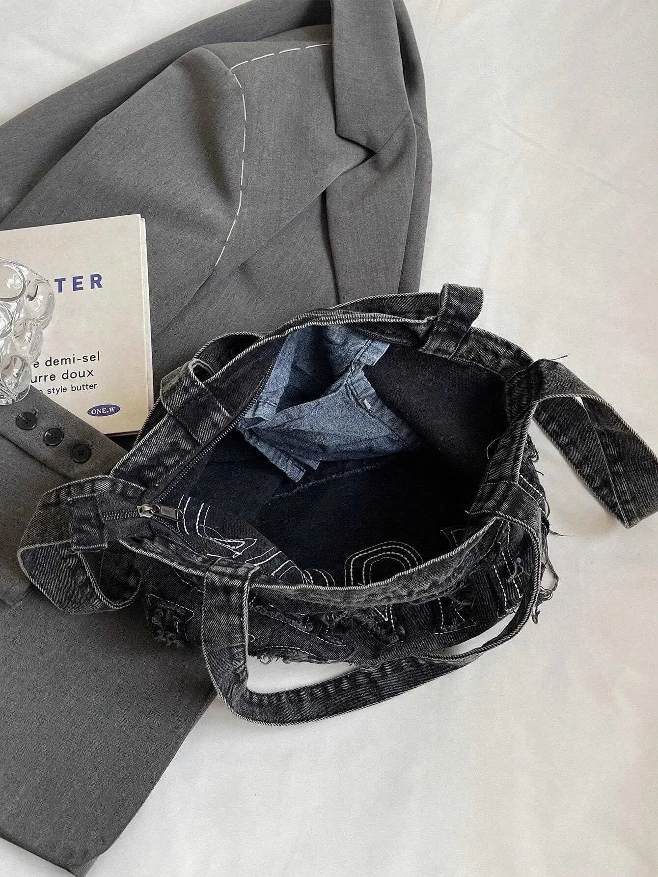 Minimalist Style R Edge Letter Design Jeans Canvas Solid Color Large Capacity Shoulder Bag Suitable For WomenC241116_voghion.com