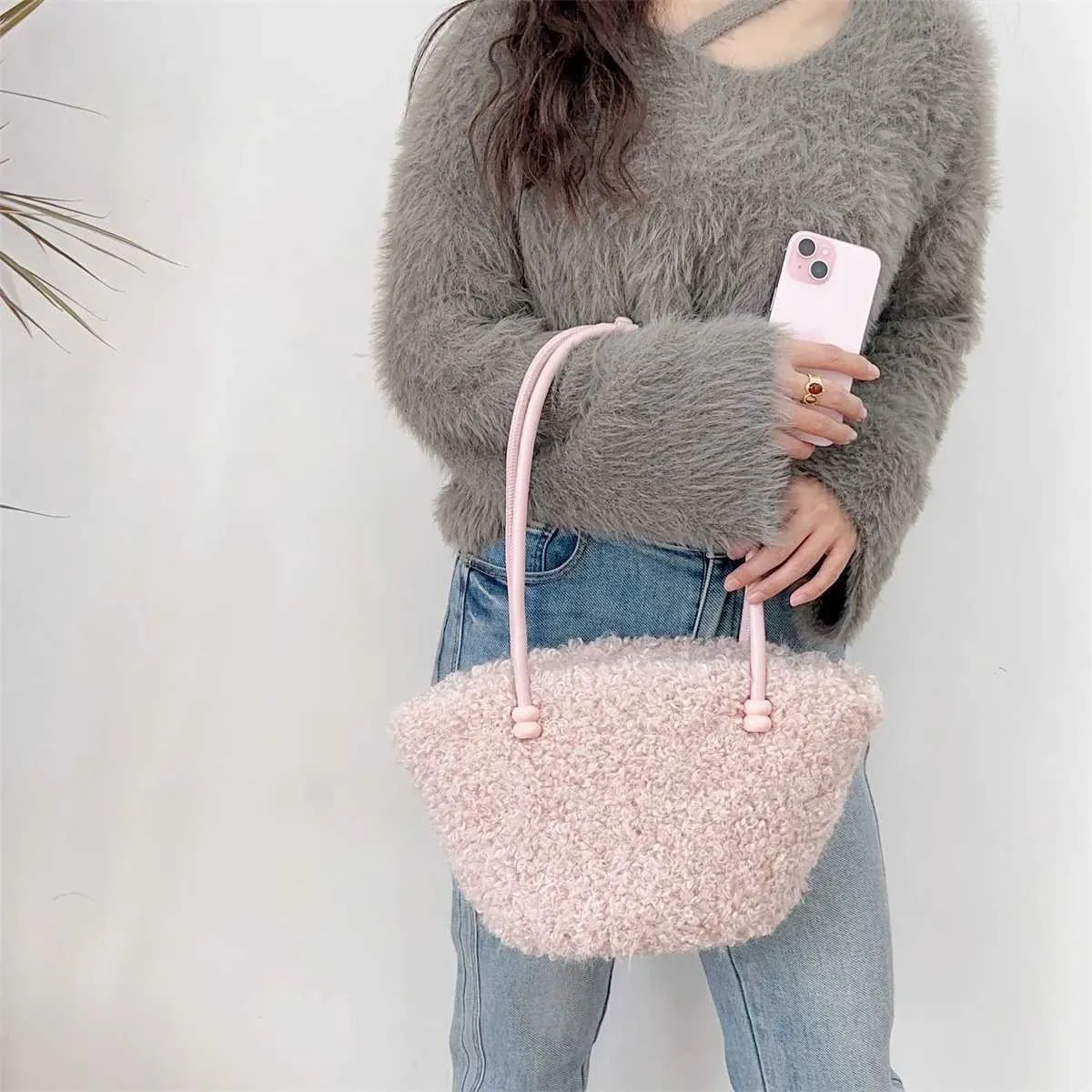 Bolso de hombro de felpa para mujer, de moda, liso, suave, informal, de lana de cordero, de gran capacidad, ligero, para uso diario._voghion.com
