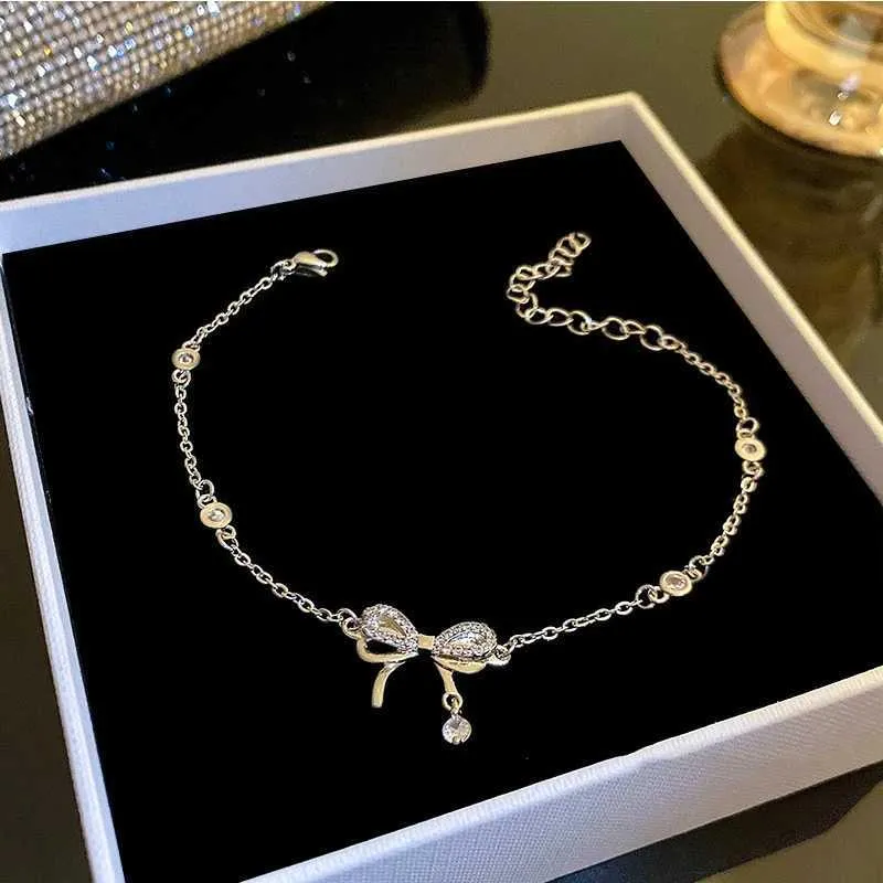 Bracciale regolabile con fiocco in strass per donna gioiello_voghion.com
