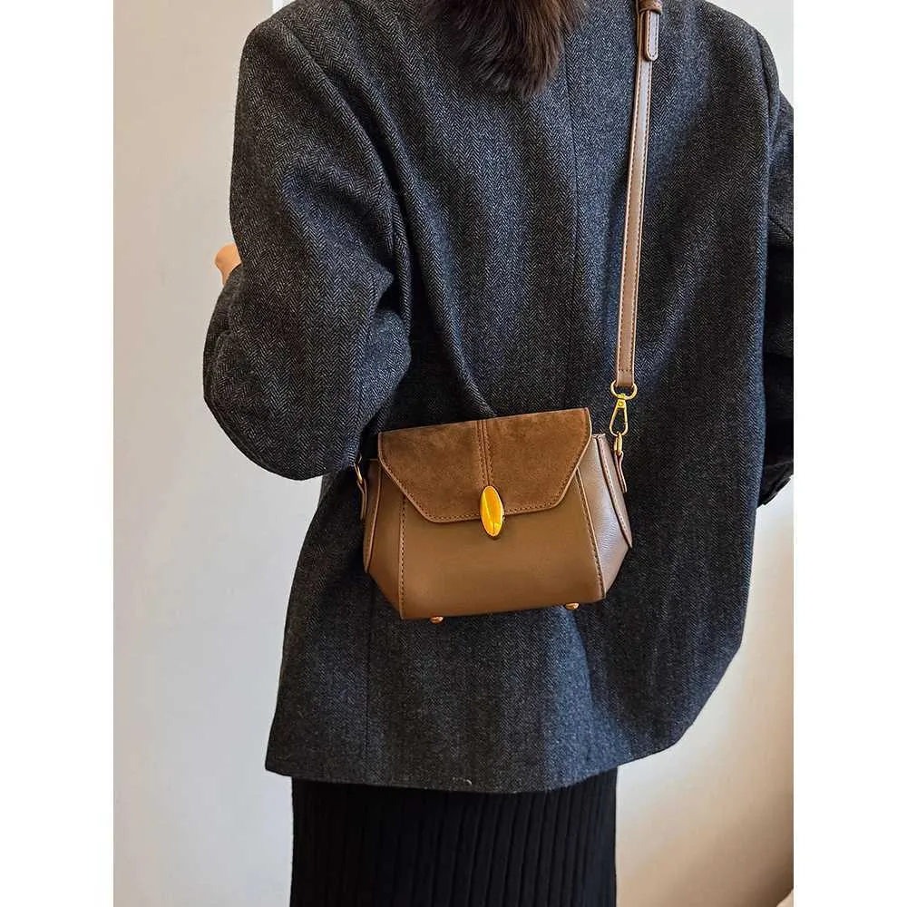 Strukturierte Pu Umhängetasche Patch Wildleder Klappe Eimer Taschen Weibliche Vielseitige Retro Messenger Pack Dame Große Kapazität_voghion.com