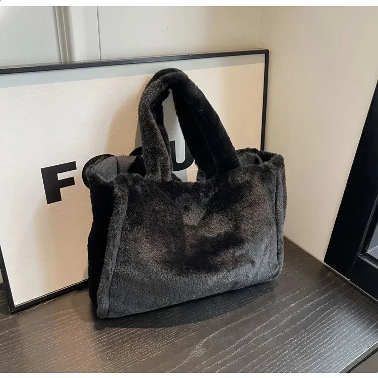 Borsa a tracolla singola grande capacità in peluche, per pendolari, moda autunno e inverno 2024, borsa in pelliccia, 241120_voghion.com
