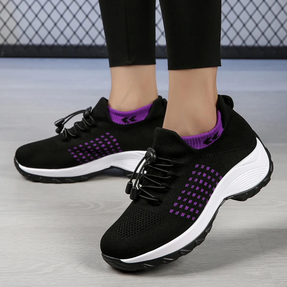 Baskets de running à bout rond et semelle épaisse style casual_voghion.com