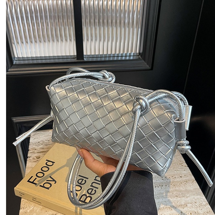 Summer niche woven bag women 2024 new popular all-match crossbody bag one shoulder underarm dumpling bag