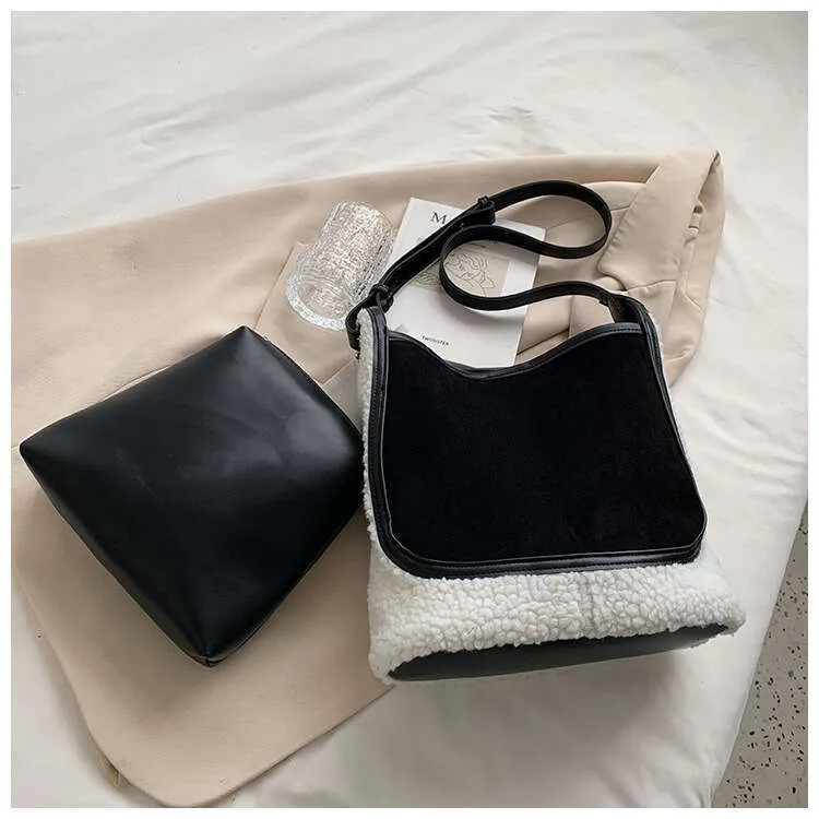 Grand sac à bandoulière de grande capacité pour femme 2023, nouveau sac fourre-tout en laine d'agneau d'automne et d'hiver en peluche, sac seau à une épaule_voghion.com