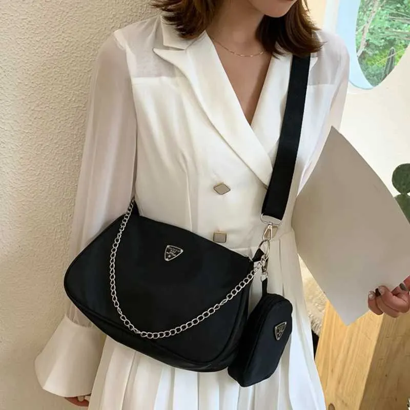 Borsa a mano elegante da donna con stampa pitone e tracolla_voghion.com