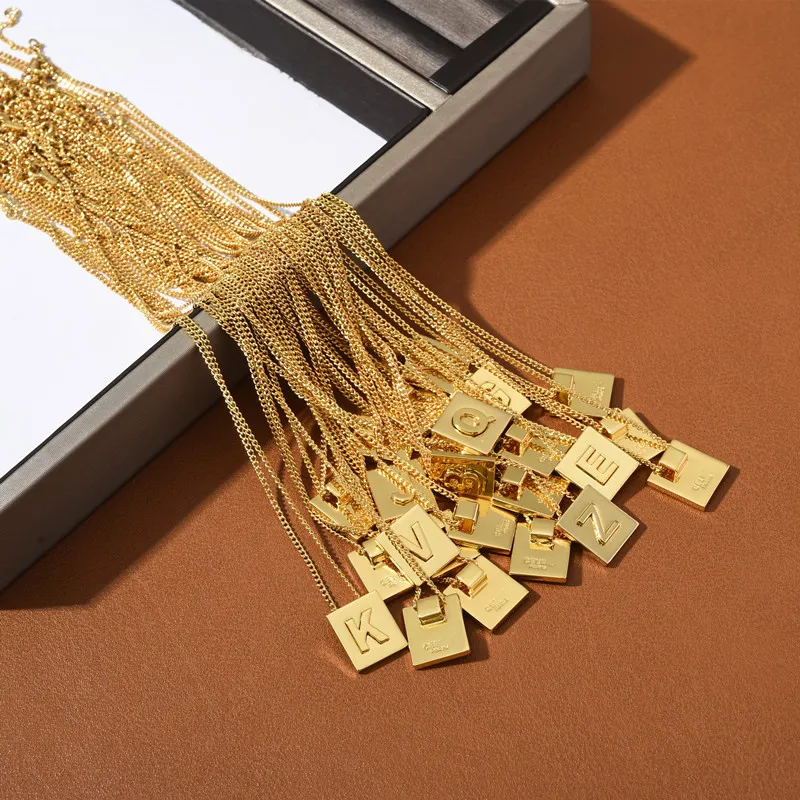 Collane con ciondolo di design a blocchi d'oro per donne e ragazze, catena a maglie con girocollo corto, collana con lettere, bel commercio all'ingrosso di gioielli_voghion.com