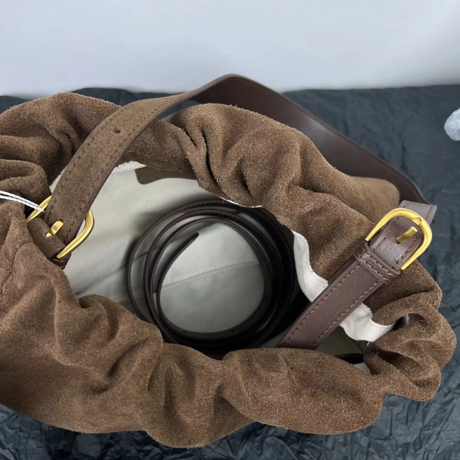 Borsa a spalla e borsa a mano in camoscio da donna con due cinghie_voghion.com