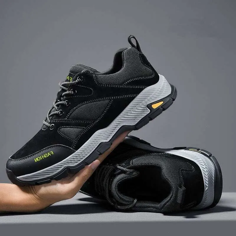 New Sports For Men Outdoor Climbing And Wading On Foot Light Anti-slip Wear-resistant Soft Soled Mountaineering Shoes_voghion.com