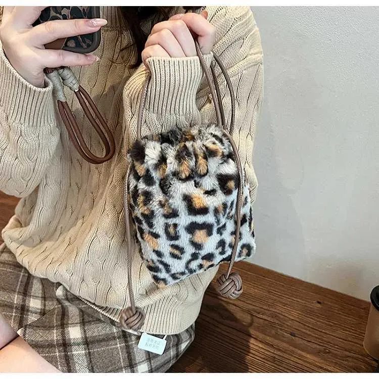Borsa a secchiello leopardata da donna borsa a tracolla in velluto_voghion.com