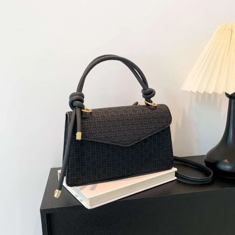 Crossbody Shoulder Handbag With Diamond Lattice Quilted Pattern_voghion.com
