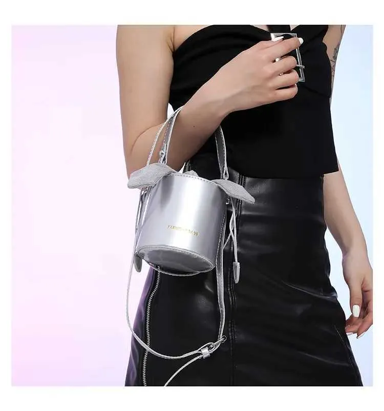Mini Exquisite Weinrot Hochglanzlack Oberfläche Umhängetasche 2024 Neue Schleife Drstring Unterarm Taschen High Street Lippenstift_voghion.com