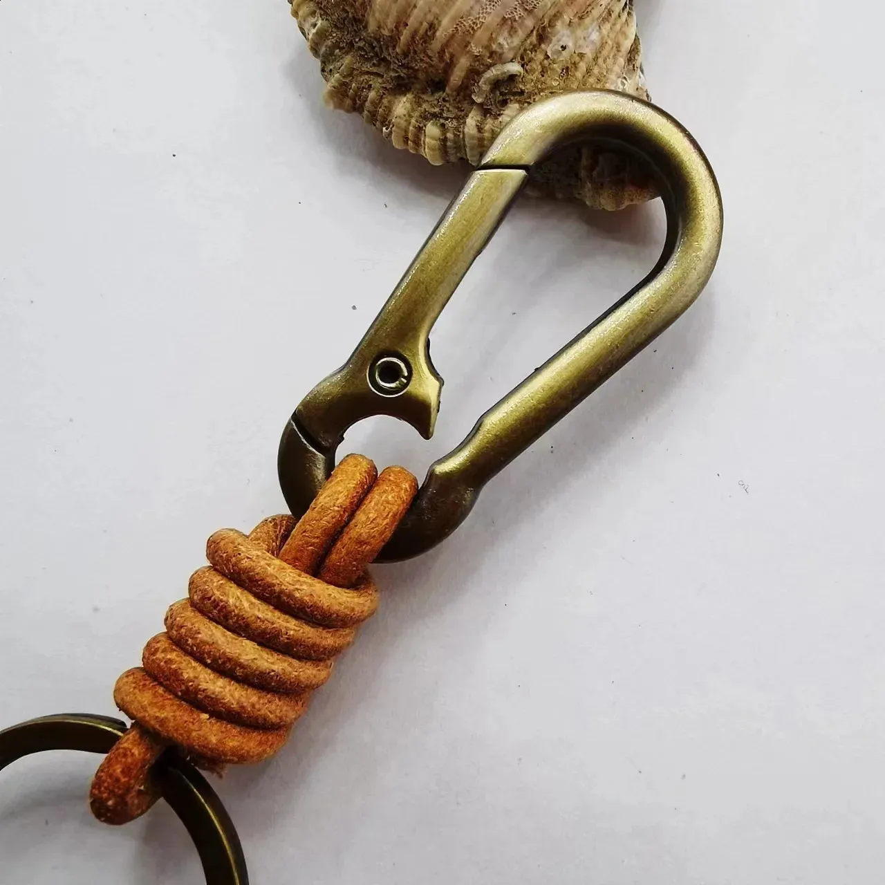 Echtes Leder Schlüsselanhänger Zubehör Hochwertiger Taillenhänger Metallfederschnalle Vintage Rindsleder Geflochten Schlüsselanhänger Anhänger 2407_voghion.com