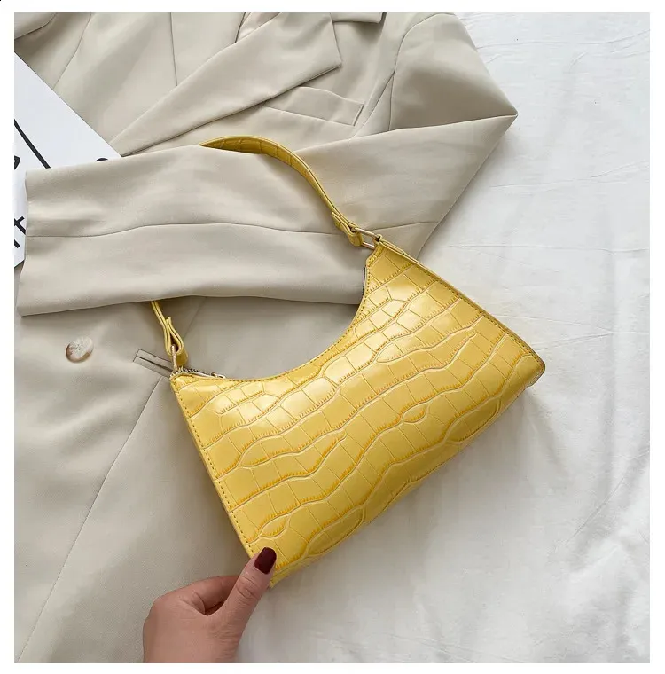 Fashion Exquisite Shopping Bag Retro Casual Tote Shoulder Bags Female Leather Solid Color Chain Handbag for Women 241120_voghion.com